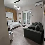 Studio Near Us Embassy With Balcony